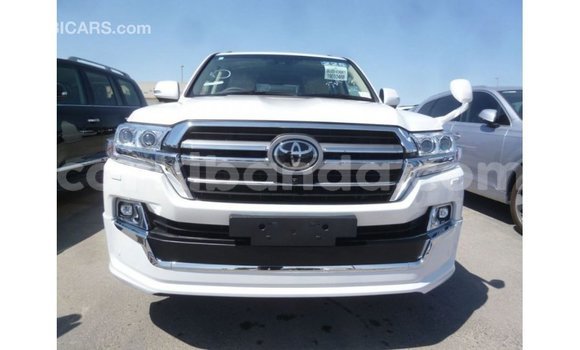 Acheter Import Voiture Toyota Land Cruiser Blanc à Import - Dubai, Ouganda Acheter Import Voiture Toyota Land Cruiser Blanc à Import - Dubai, Ouganda