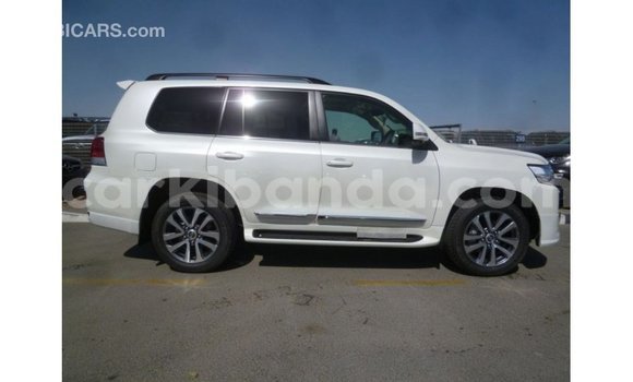Acheter Import Voiture Toyota Land Cruiser Blanc à Import - Dubai, Ouganda Acheter Import Voiture Toyota Land Cruiser Blanc à Import - Dubai, Ouganda
