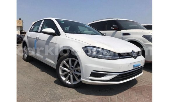 Nunua Imported Volkswagen Golf Nyeupe Gari ndani ya Import - Dubai nchini Uganda Nunua Imported Volkswagen Golf Nyeupe Gari ndani ya Import - Dubai nchini Uganda