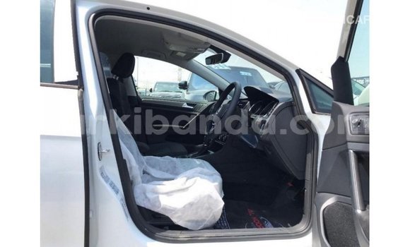 Nunua Imported Volkswagen Golf Nyeupe Gari ndani ya Import - Dubai nchini Uganda Nunua Imported Volkswagen Golf Nyeupe Gari ndani ya Import - Dubai nchini Uganda