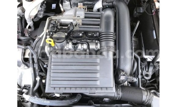 Nunua Imported Volkswagen Golf Nyeupe Gari ndani ya Import - Dubai nchini Uganda Nunua Imported Volkswagen Golf Nyeupe Gari ndani ya Import - Dubai nchini Uganda