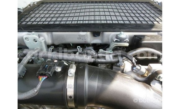 Nunua Imported Toyota Land Cruiser Nyeupe Gari ndani ya Import - Dubai nchini Uganda Nunua Imported Toyota Land Cruiser Nyeupe Gari ndani ya Import - Dubai nchini Uganda