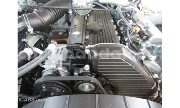 Acheter Import Voiture Toyota Land Cruiser Blanc à Import - Dubai, Ouganda Acheter Import Voiture Toyota Land Cruiser Blanc à Import - Dubai, Ouganda