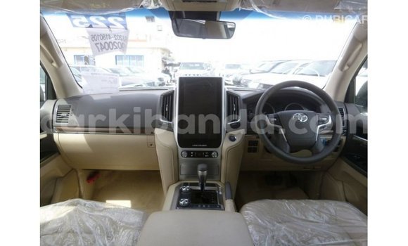 Gura Imported Toyota Land Cruiser White Imodoka i Import - Dubai mu Uganda Gura Imported Toyota Land Cruiser White Imodoka i Import - Dubai mu Uganda