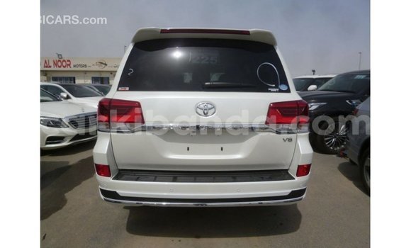 Gura Imported Toyota Land Cruiser White Imodoka i Import - Dubai mu Uganda Gura Imported Toyota Land Cruiser White Imodoka i Import - Dubai mu Uganda