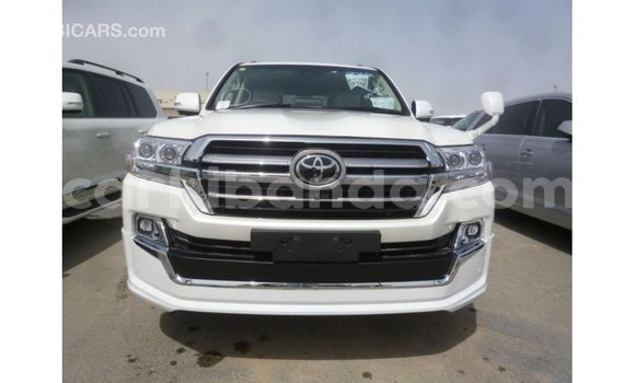 Gura Imported Toyota Land Cruiser White Imodoka i Import - Dubai mu Uganda Gura Imported Toyota Land Cruiser White Imodoka i Import - Dubai mu Uganda