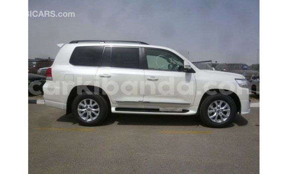 Gura Imported Toyota Land Cruiser White Imodoka i Import - Dubai mu Uganda Gura Imported Toyota Land Cruiser White Imodoka i Import - Dubai mu Uganda