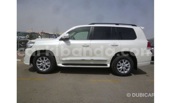 Gura Imported Toyota Land Cruiser White Imodoka i Import - Dubai mu Uganda Gura Imported Toyota Land Cruiser White Imodoka i Import - Dubai mu Uganda