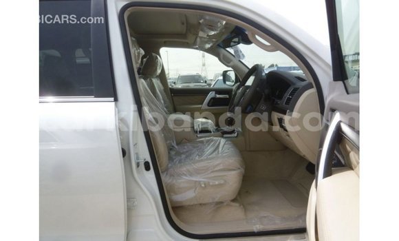 Gura Imported Toyota Land Cruiser White Imodoka i Import - Dubai mu Uganda Gura Imported Toyota Land Cruiser White Imodoka i Import - Dubai mu Uganda