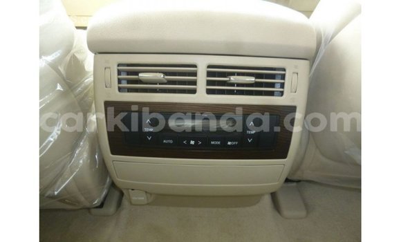 Gura Imported Toyota Land Cruiser White Imodoka i Import - Dubai mu Uganda Gura Imported Toyota Land Cruiser White Imodoka i Import - Dubai mu Uganda