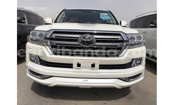 Gura Imported Toyota Land Cruiser White Imodoka i Import - Dubai mu Uganda Gura Imported Toyota Land Cruiser White Imodoka i Import - Dubai mu Uganda