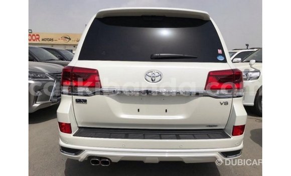 Gura Imported Toyota Land Cruiser White Imodoka i Import - Dubai mu Uganda Gura Imported Toyota Land Cruiser White Imodoka i Import - Dubai mu Uganda