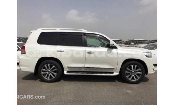 Gura Imported Toyota Land Cruiser White Imodoka i Import - Dubai mu Uganda Gura Imported Toyota Land Cruiser White Imodoka i Import - Dubai mu Uganda