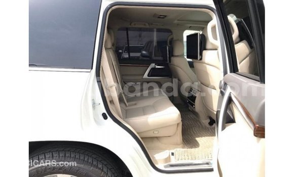 Gura Imported Toyota Land Cruiser White Imodoka i Import - Dubai mu Uganda Gura Imported Toyota Land Cruiser White Imodoka i Import - Dubai mu Uganda