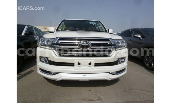Nunua Imported Toyota Land Cruiser Nyeupe Gari ndani ya Import - Dubai nchini Uganda Nunua Imported Toyota Land Cruiser Nyeupe Gari ndani ya Import - Dubai nchini Uganda