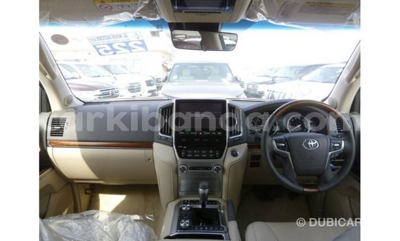 Nunua Imported Toyota Land Cruiser Nyeupe Gari ndani ya Import - Dubai nchini Uganda Nunua Imported Toyota Land Cruiser Nyeupe Gari ndani ya Import - Dubai nchini Uganda