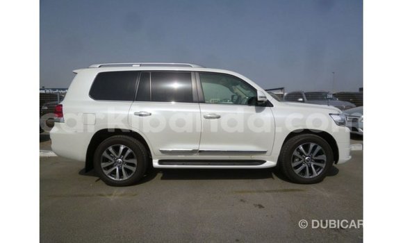 Nunua Imported Toyota Land Cruiser Nyeupe Gari ndani ya Import - Dubai nchini Uganda Nunua Imported Toyota Land Cruiser Nyeupe Gari ndani ya Import - Dubai nchini Uganda