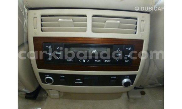 Nunua Imported Toyota Land Cruiser Nyeupe Gari ndani ya Import - Dubai nchini Uganda Nunua Imported Toyota Land Cruiser Nyeupe Gari ndani ya Import - Dubai nchini Uganda