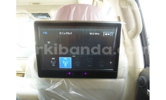 Nunua Imported Toyota Land Cruiser Nyeupe Gari ndani ya Import - Dubai nchini Uganda Nunua Imported Toyota Land Cruiser Nyeupe Gari ndani ya Import - Dubai nchini Uganda