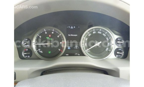 Nunua Imported Toyota Land Cruiser Nyeupe Gari ndani ya Import - Dubai nchini Uganda Nunua Imported Toyota Land Cruiser Nyeupe Gari ndani ya Import - Dubai nchini Uganda