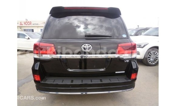 Acheter Import Voiture Toyota Land Cruiser Noir à Import - Dubai, Ouganda Acheter Import Voiture Toyota Land Cruiser Noir à Import - Dubai, Ouganda