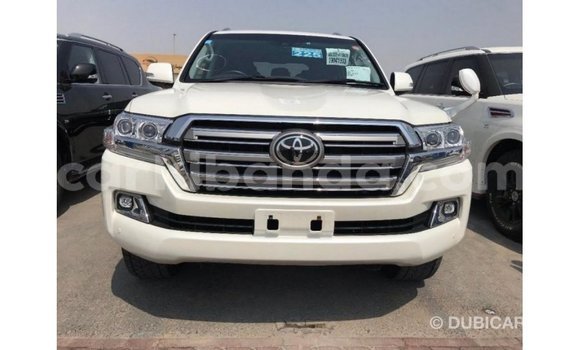 Nunua Imported Toyota Land Cruiser Nyeupe Gari ndani ya Import - Dubai nchini Uganda Nunua Imported Toyota Land Cruiser Nyeupe Gari ndani ya Import - Dubai nchini Uganda