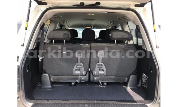 Nunua Imported Toyota Land Cruiser Nyeupe Gari ndani ya Import - Dubai nchini Uganda Nunua Imported Toyota Land Cruiser Nyeupe Gari ndani ya Import - Dubai nchini Uganda