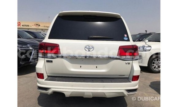 Nunua Imported Toyota Land Cruiser Nyeupe Gari ndani ya Import - Dubai nchini Uganda Nunua Imported Toyota Land Cruiser Nyeupe Gari ndani ya Import - Dubai nchini Uganda