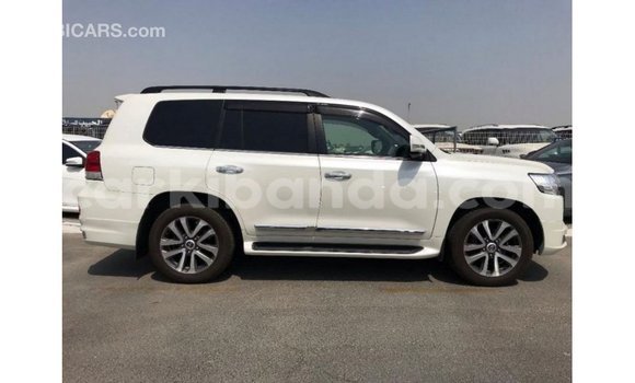 Nunua Imported Toyota Land Cruiser Nyeupe Gari ndani ya Import - Dubai nchini Uganda Nunua Imported Toyota Land Cruiser Nyeupe Gari ndani ya Import - Dubai nchini Uganda