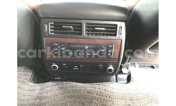 Nunua Imported Toyota Land Cruiser Nyeupe Gari ndani ya Import - Dubai nchini Uganda Nunua Imported Toyota Land Cruiser Nyeupe Gari ndani ya Import - Dubai nchini Uganda