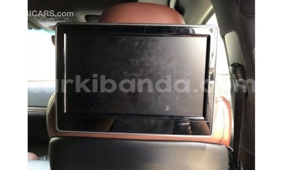 Nunua Imported Toyota Land Cruiser Nyeupe Gari ndani ya Import - Dubai nchini Uganda Nunua Imported Toyota Land Cruiser Nyeupe Gari ndani ya Import - Dubai nchini Uganda