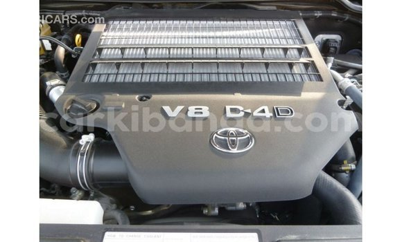 Gura Imported Toyota Land Cruiser Black Imodoka i Import - Dubai mu Uganda Gura Imported Toyota Land Cruiser Black Imodoka i Import - Dubai mu Uganda