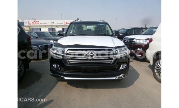 Nunua Imported Toyota Land Cruiser Nyeusi Gari ndani ya Import - Dubai nchini Uganda Nunua Imported Toyota Land Cruiser Nyeusi Gari ndani ya Import - Dubai nchini Uganda