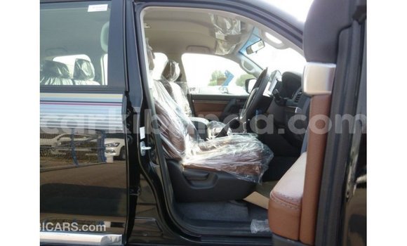 Nunua Imported Toyota Land Cruiser Nyeusi Gari ndani ya Import - Dubai nchini Uganda Nunua Imported Toyota Land Cruiser Nyeusi Gari ndani ya Import - Dubai nchini Uganda