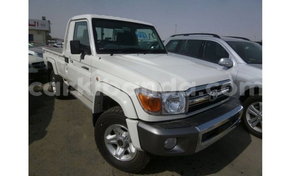 Acheter Import Voiture Toyota Land Cruiser Blanc à Import - Dubai, Ouganda Acheter Import Voiture Toyota Land Cruiser Blanc à Import - Dubai, Ouganda