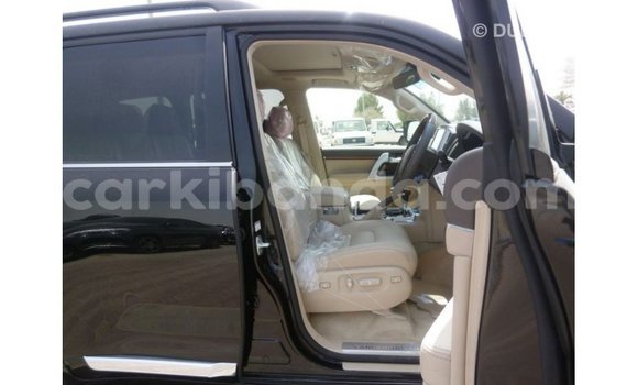 Acheter Import Voiture Toyota Land Cruiser Noir à Import - Dubai, Ouganda Acheter Import Voiture Toyota Land Cruiser Noir à Import - Dubai, Ouganda