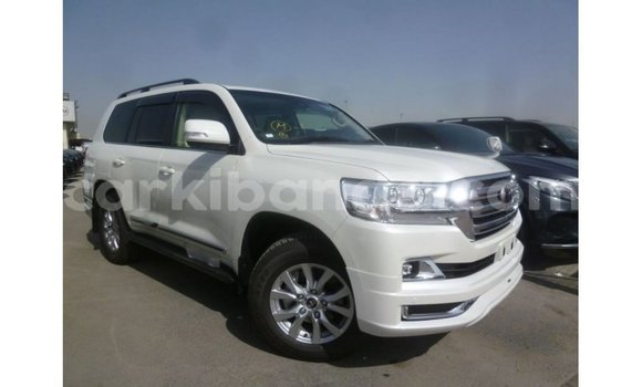 Gura Imported Toyota Land Cruiser White Imodoka i Import - Dubai mu Uganda Gura Imported Toyota Land Cruiser White Imodoka i Import - Dubai mu Uganda