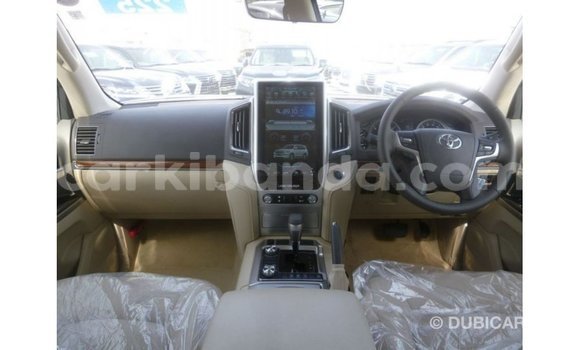 Gura Imported Toyota Land Cruiser White Imodoka i Import - Dubai mu Uganda Gura Imported Toyota Land Cruiser White Imodoka i Import - Dubai mu Uganda
