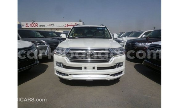 Gura Imported Toyota Land Cruiser White Imodoka i Import - Dubai mu Uganda Gura Imported Toyota Land Cruiser White Imodoka i Import - Dubai mu Uganda