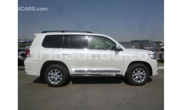 Gura Imported Toyota Land Cruiser White Imodoka i Import - Dubai mu Uganda Gura Imported Toyota Land Cruiser White Imodoka i Import - Dubai mu Uganda