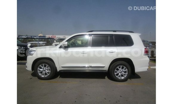 Gura Imported Toyota Land Cruiser White Imodoka i Import - Dubai mu Uganda Gura Imported Toyota Land Cruiser White Imodoka i Import - Dubai mu Uganda