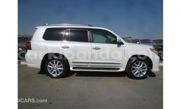 Gura Imported Toyota Land Cruiser White Imodoka i Import - Dubai mu Uganda Gura Imported Toyota Land Cruiser White Imodoka i Import - Dubai mu Uganda