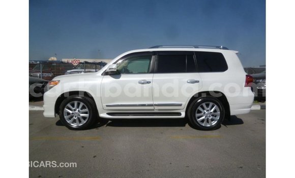 Gura Imported Toyota Land Cruiser White Imodoka i Import - Dubai mu Uganda Gura Imported Toyota Land Cruiser White Imodoka i Import - Dubai mu Uganda