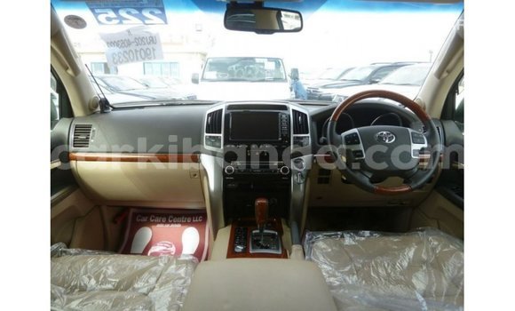 Gura Imported Toyota Land Cruiser White Imodoka i Import - Dubai mu Uganda Gura Imported Toyota Land Cruiser White Imodoka i Import - Dubai mu Uganda