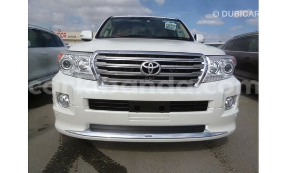 Gura Imported Toyota Land Cruiser White Imodoka i Import - Dubai mu Uganda Gura Imported Toyota Land Cruiser White Imodoka i Import - Dubai mu Uganda
