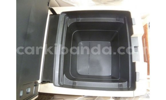 Gura Imported Toyota Land Cruiser White Imodoka i Import - Dubai mu Uganda Gura Imported Toyota Land Cruiser White Imodoka i Import - Dubai mu Uganda