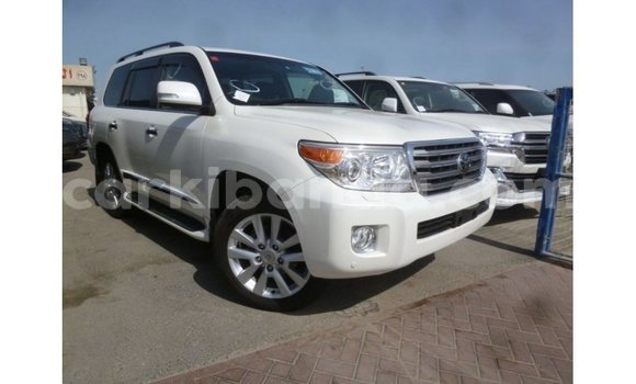 Gura Imported Toyota Land Cruiser White Imodoka i Import - Dubai mu Uganda Gura Imported Toyota Land Cruiser White Imodoka i Import - Dubai mu Uganda