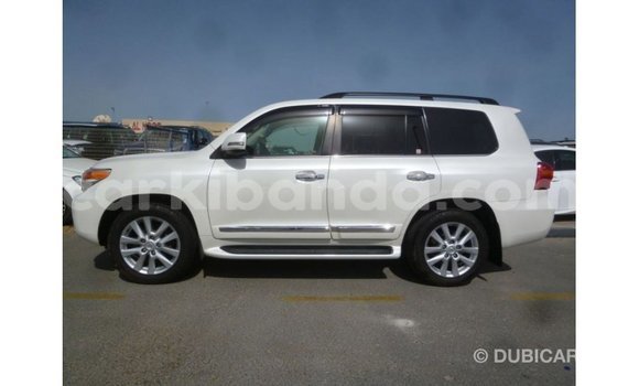 Gura Imported Toyota Land Cruiser White Imodoka i Import - Dubai mu Uganda Gura Imported Toyota Land Cruiser White Imodoka i Import - Dubai mu Uganda