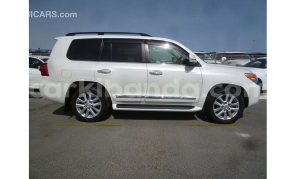 Gura Imported Toyota Land Cruiser White Imodoka i Import - Dubai mu Uganda Gura Imported Toyota Land Cruiser White Imodoka i Import - Dubai mu Uganda