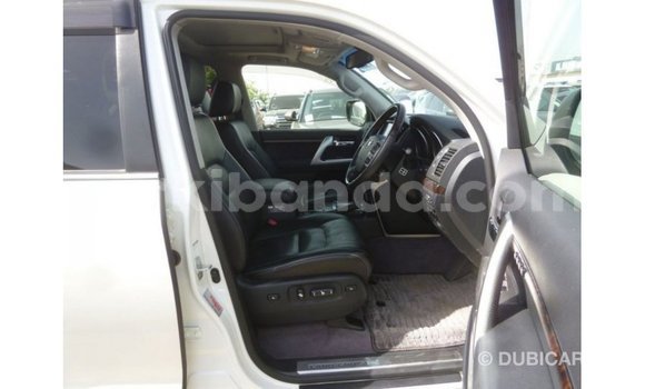 Gura Imported Toyota Land Cruiser White Imodoka i Import - Dubai mu Uganda Gura Imported Toyota Land Cruiser White Imodoka i Import - Dubai mu Uganda